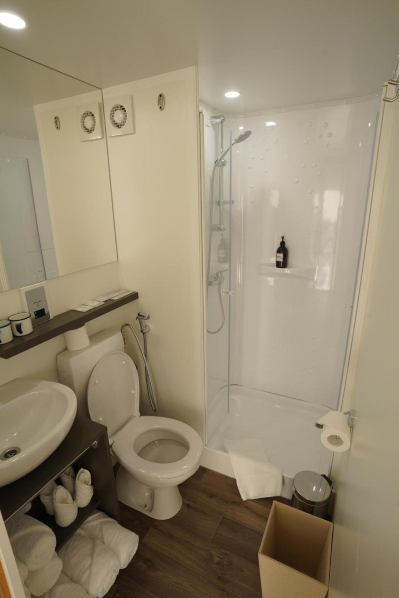 Bab Al Nojoum Hudayriyat Villas Abu Dhabi Room photo